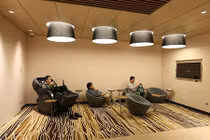 Trung tâm thương mại mở phòng gửi chồng cho vợ đi mua sắm