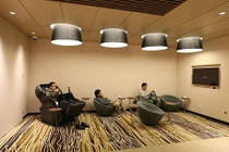 Trung tâm thương mại mở phòng gửi chồng cho vợ đi mua sắm