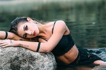 Lần nào đưa vợ đi dự tiệc tôi cũng giật mình thon thót