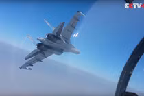 Video: Xem chiến đấu cơ Su-35 Trung Quốc tập trận phóng tên lửa