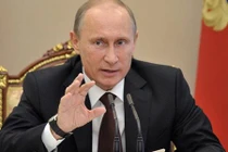 Video: TT Putin xuống đường, dẫn đầu đoàn diễu hành hàng trăm nghìn người