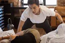 Đêm tân hôn, chồng đột nhiên hét lớn khiến cả nhà một phen hú vía