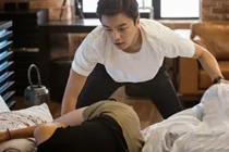 Đêm tân hôn, chồng đột nhiên hét lớn khiến cả nhà một phen hú vía