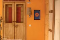 Chọn màu cho cửa ra vào giúp nhà bừng sáng