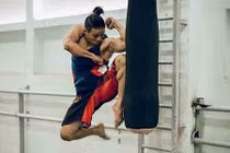 Cát-xê bèo bọt, diễn viên đóng thế Việt phải chạy Grabbike, Uber