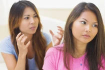 Chị dâu đem 10 triệu qua trả kèm một mảnh giấy khiến tôi tái mặt