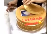 Xôn xao clip cô gái Việt giấu iPhoneX trong bánh tặng bạn trai