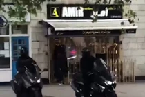 Video nhóm cướp đi mô tô, cầm dao búa cướp cửa hàng giữa ban ngày