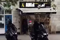 Video nhóm cướp đi mô tô, cầm dao búa cướp cửa hàng giữa ban ngày