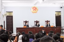 Kiểm sát viên bỏ ra ngoài, HĐXX kêu thư ký... đi tìm