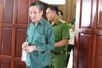 Đẩy hàng xóm xuống giếng, bị cáo kêu oan suốt 4 phiên tòa