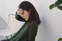 Phải làm sao khi con riêng của chồng liên tục kêu ốm nghén