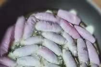 Món chả độc lạ từ cánh hoa sen cực thơm ngon