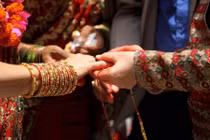 Không đủ món ăn trong đám cưới, thực khách lao vào ẩu đả 