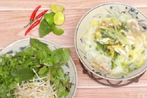 Video: Tự nấu phở gà tưởng không dễ mà dễ không tưởng