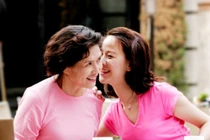 Mẹ chồng Tây nhà người ta: Chiều hết nấc con dâu