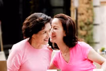 Mẹ chồng Tây nhà người ta: Chiều hết nấc con dâu