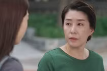 Tôi bất đắc dĩ làm bà nội tuổi 30 và khốn khổ với "con dâu" soi mói