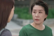 Tôi bất đắc dĩ làm bà nội tuổi 30 và khốn khổ với "con dâu" soi mói