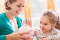 4 bài học cha mẹ cần biết khi dạy con về tiền bạc