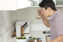 Tôi đơn phương ly hôn để rồi đau đớn khi thấy anh bên người mới