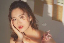 Vẻ đẹp yêu kiều của nữ sinh trường Đại học Kinh tế tài năng