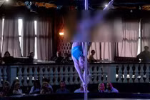 Ngỡ ngàng hình ảnh các vũ nữ múa cột đẹp gợi cảm và khỏe khoắn