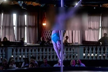 Ngỡ ngàng hình ảnh các vũ nữ múa cột đẹp gợi cảm và khỏe khoắn