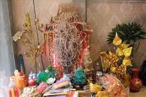 Nguyên nhân bàn thờ thần tài, ông địa không được để trên cao