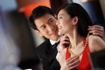 Khát con trai, ông chủ giàu bị "chân dài" cho sập bẫy