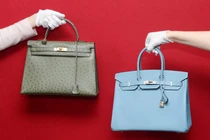 Chuyện kỳ lạ về những chiếc túi càng dùng càng lên giá, sinh lời