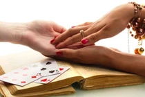 Không lấy được chồng vì mẹ kế mê tín