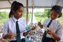 Video: Trường thu học phí bằng rác thải