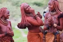 Kỳ lạ bộ lạc nơi phụ nữ từ chối mặc quần áo