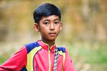 Cậu bé hàng rong Campuchia biết 16 ngôn ngữ “đổi đời” sau khi lên mạng