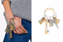 Chiếc vòng tay Balenciaga trông như chùm chìa khóa giá trên trời