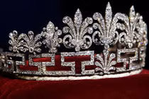 Cận cảnh chiếc vương miện 700.000 USD trong lễ cưới Hoàng tử Harry