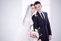 Công khai "bán vé" chợ đen vào dự đám cưới của Trương Hinh Dư