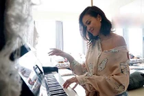 Ghé thăm căn hộ phục vụ sở thích múa cột của MC Phương Mai