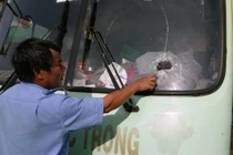 Đá từ khu nhà ma Đà Lạt vụt lên xe buýt, hành khách hoảng hồn