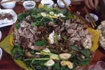 Cô dâu sốc, đòi ly hôn vì cỗ cưới toàn thịt chó của nhà trai