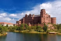 Trụ sở làm việc đẹp như châu Âu của công ty từng vượt mặt Apple