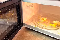 Luộc trứng bằng lò vi sóng, nguy cơ mù mắt vĩnh viễn