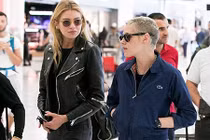 Thời trang "dị" của Kristen Stewart khi hẹn hò cùng bạn gái đồng giới