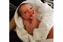 Bé gái 3 tuần tuổi qua đời đột ngột chỉ vì bố mẹ quên rửa tay