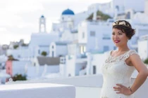 Video: Cô gái gốc Việt bỏ 700 triệu đồng tự cưới mình