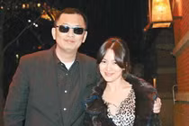 Người tặng vợ chồng Song Joong Ki cặp vòng vàng là ai?