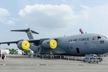 Video: Xem siêu máy bay Mỹ thả cả trăm lính dù đổ bộ mục tiêu