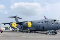 Video: Xem siêu máy bay Mỹ thả cả trăm lính dù đổ bộ mục tiêu