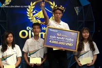 Thí sinh Olympia ngã khụy xuống sân khấu, bật khóc nức nở vì thua cuộc